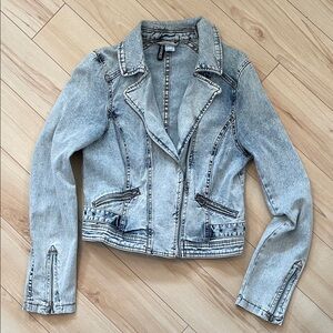 H&M Divided Sz 8 Acid Wash Cropped Denim Jacket